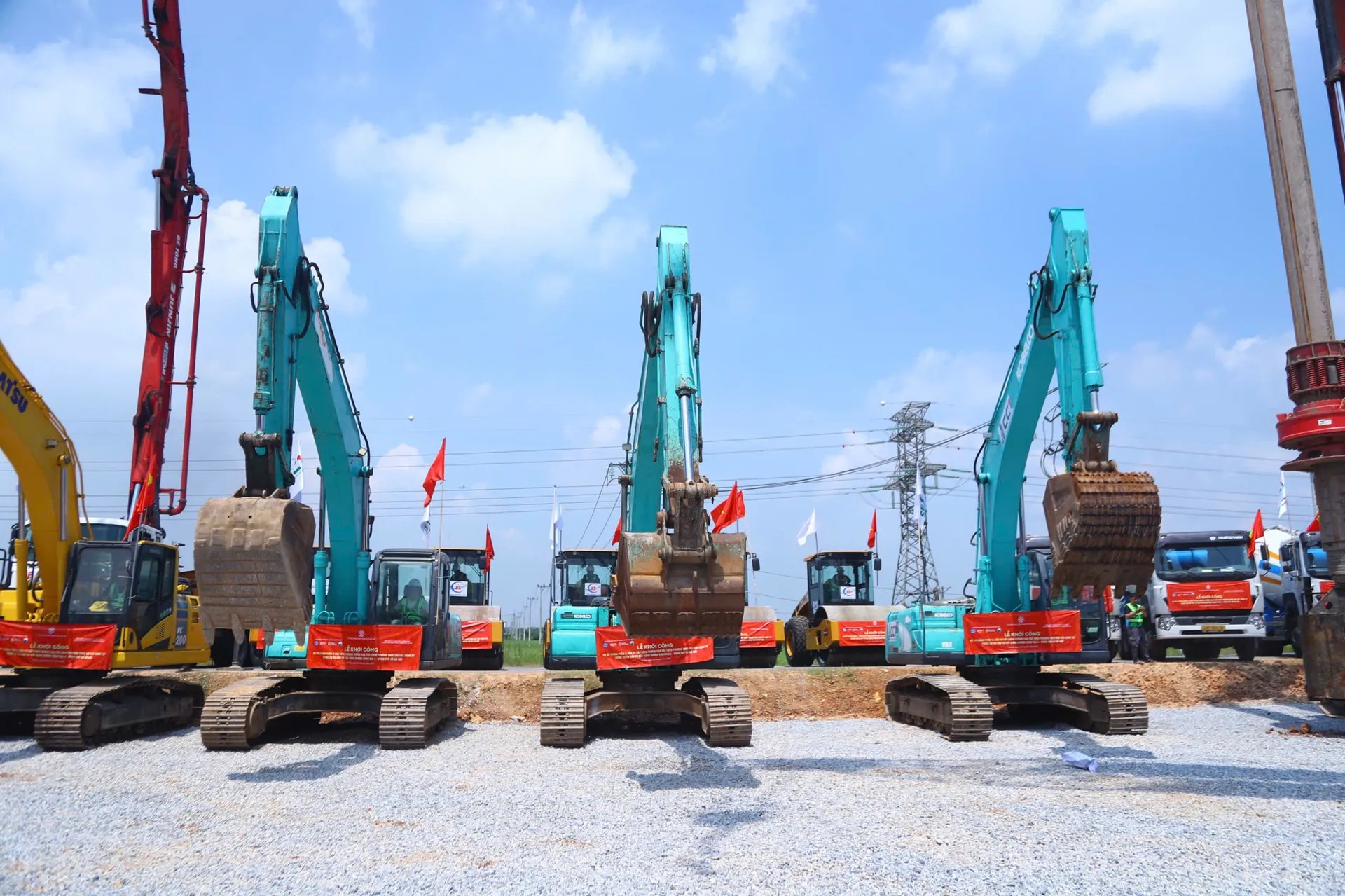 Đơn vị thi công huy động máy móc sẵn sàng thực hiện dự án